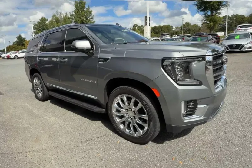 2022 Gmc Yukon SLT photo 1