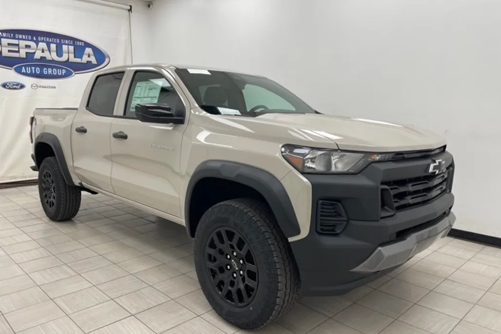 2026 Chevrolet Colorado Trail Boss photo 1