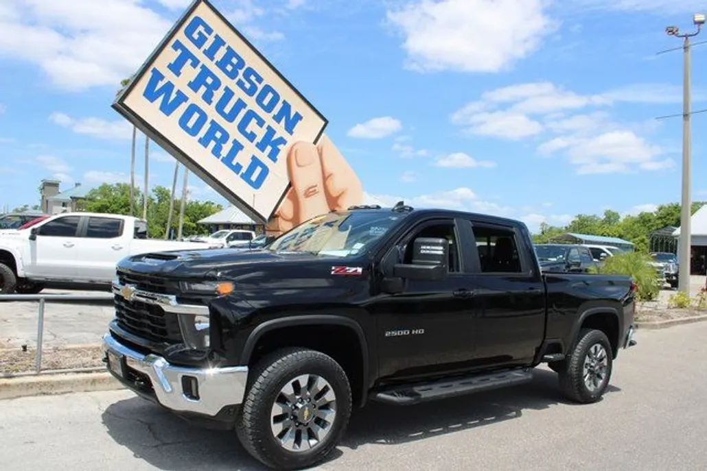 2024 Chevrolet Silverado 2500HD LT Z71 photo 1