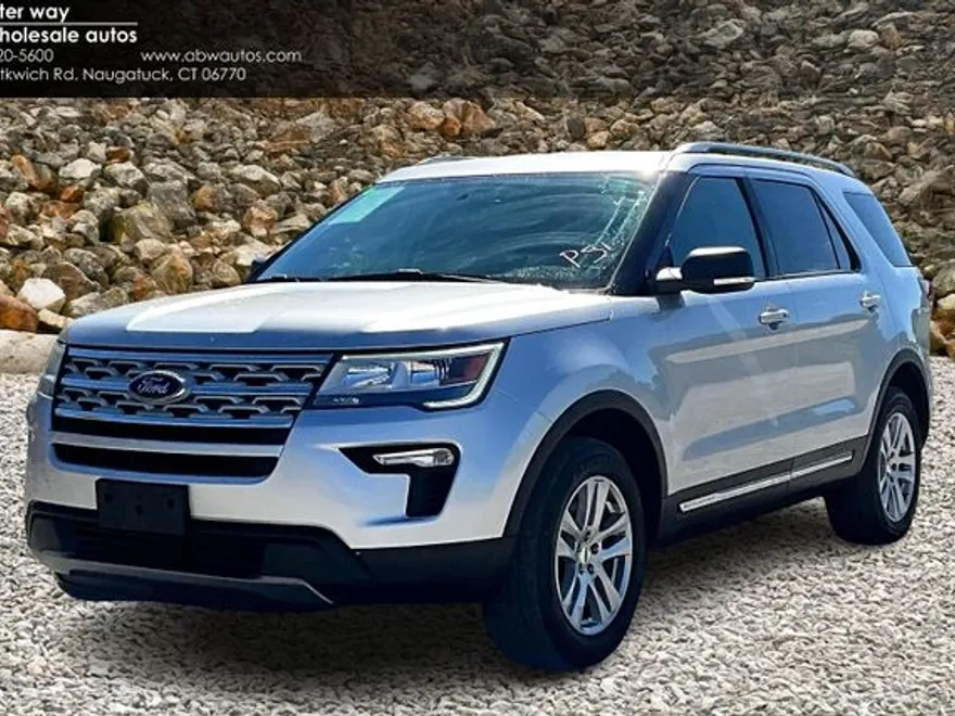 2019 Ford Explorer XLT photo 1