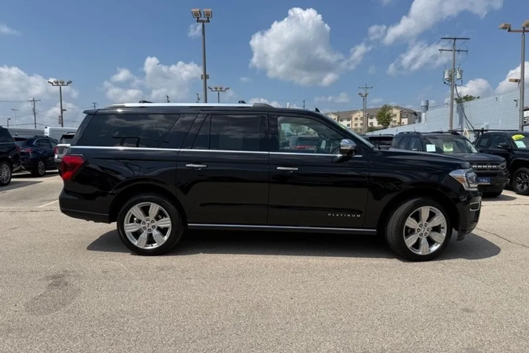 2024 Ford Expedition MAX Platinum photo 1