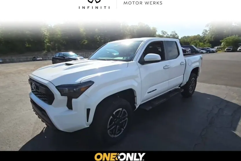 2024 Toyota Tacoma TRD Sport photo 1
