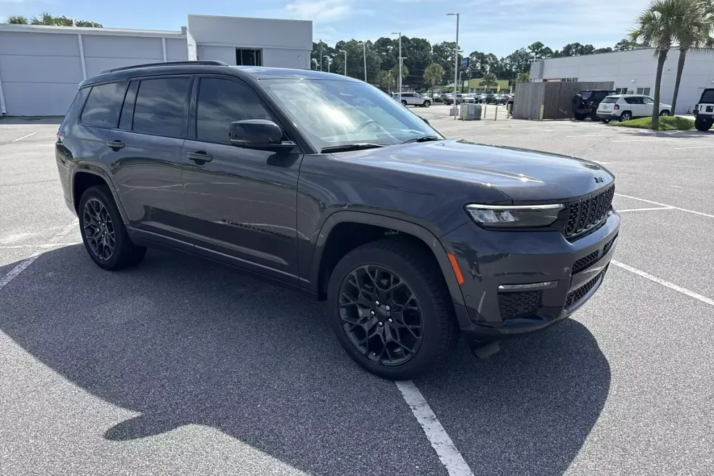2025 Jeep Grand Cherokee L Summit Reserve photo 1