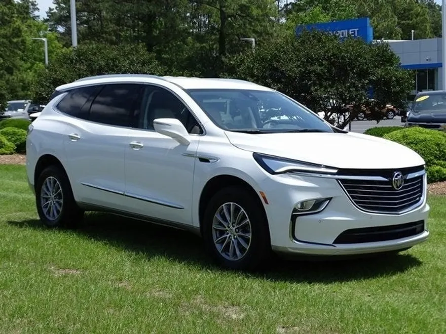 2023 Buick Enclave Essence photo 1