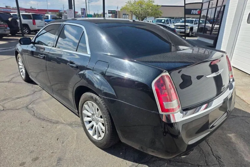 2014 Chrysler 300 Base photo 1