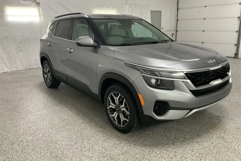 2023 Kia Seltos EX photo 1