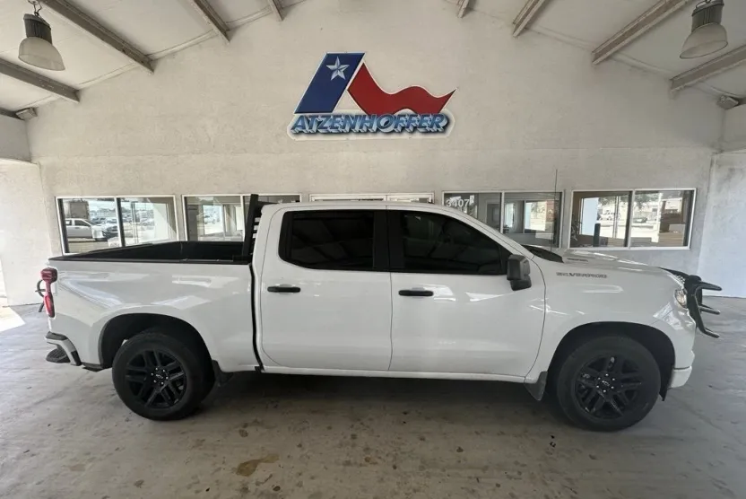 2025 Chevrolet Silverado 1500 Custom photo 1