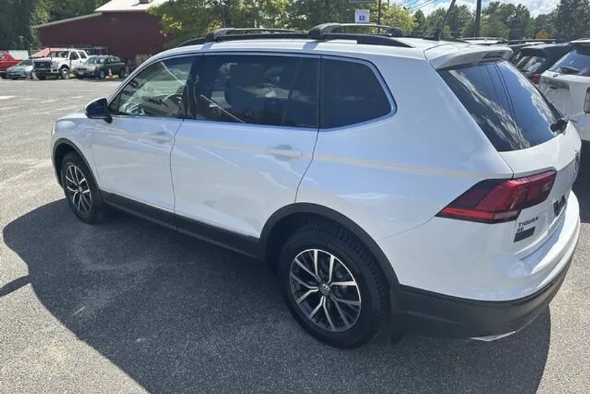 2020 Volkswagen Tiguan SE photo 1