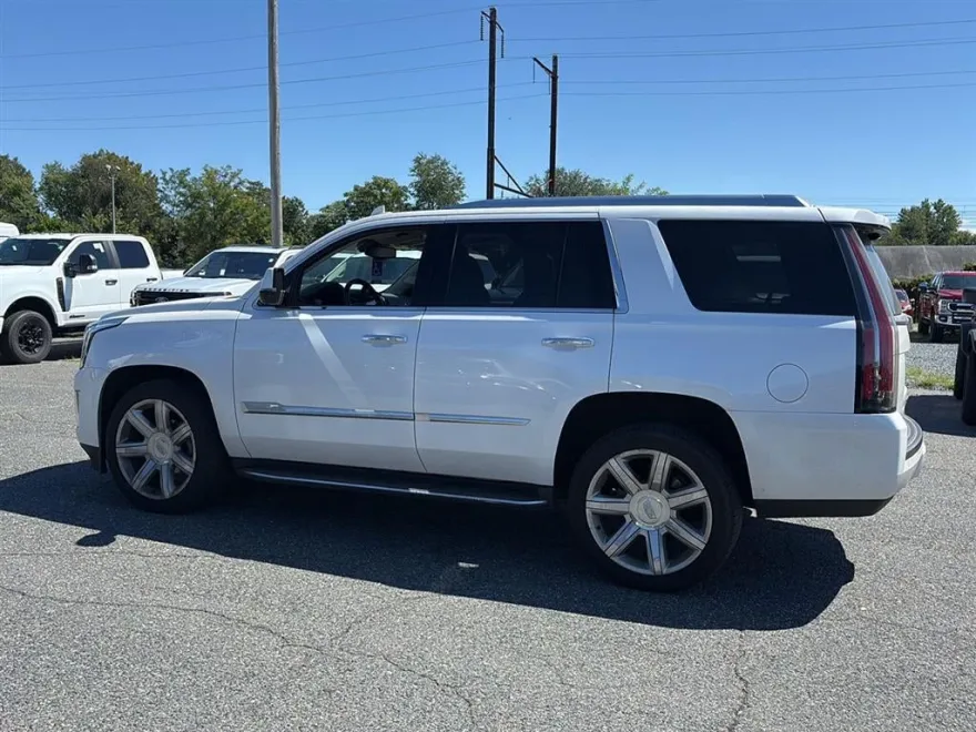 2016 Cadillac Escalade Luxury photo 1