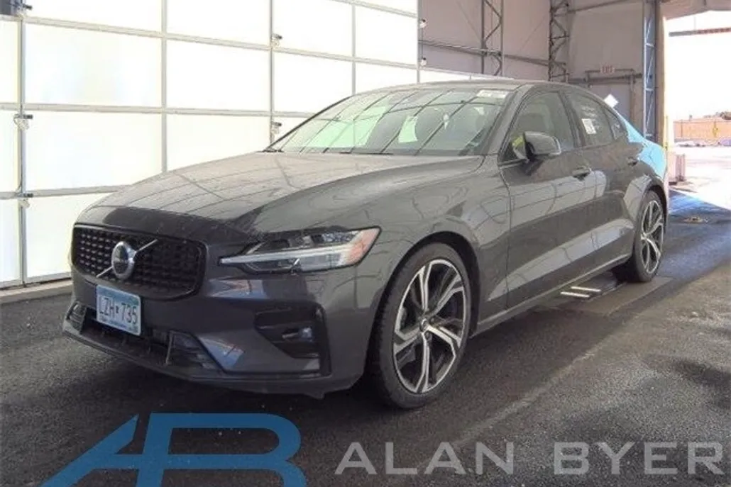 2025 Volvo S60 Core photo 1