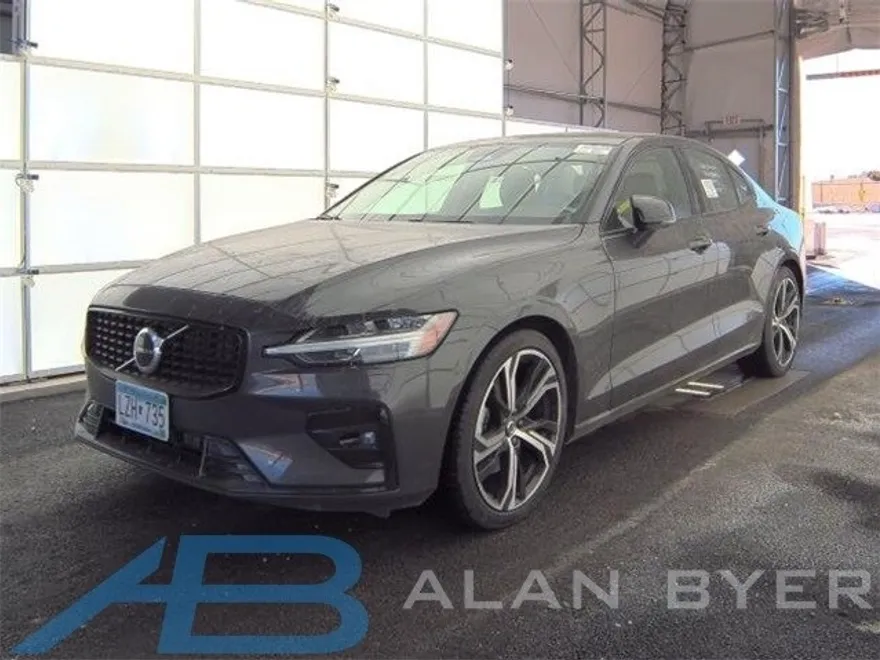 2025 Volvo S60 Core photo 1
