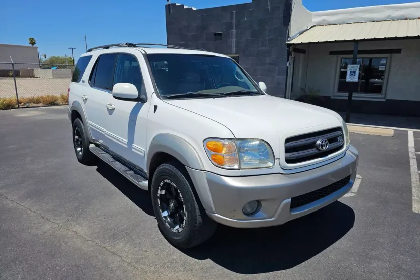 2002 Toyota Sequoia SR5 photo 1