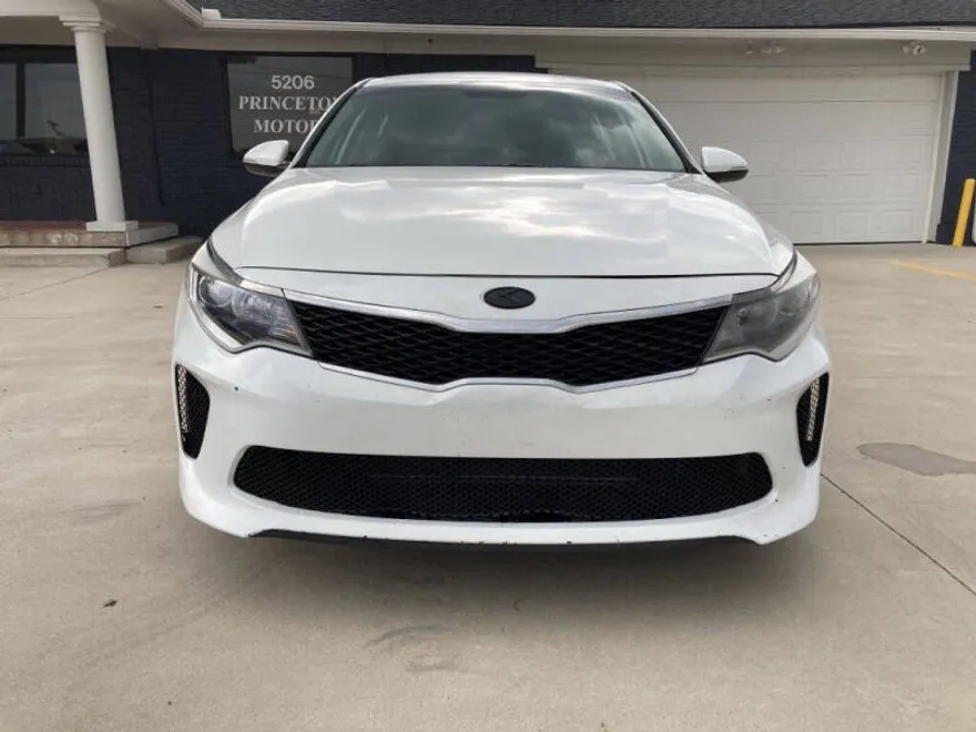 2018 Kia Optima LX photo 1