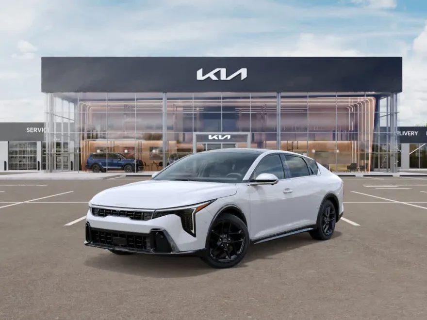 2025 Kia K4 GT-Line Turbo photo 1