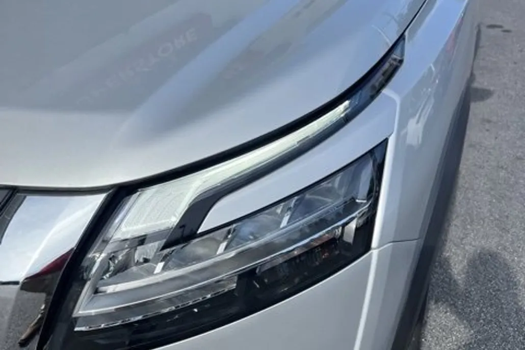 2023 Nissan Pathfinder SL photo 1
