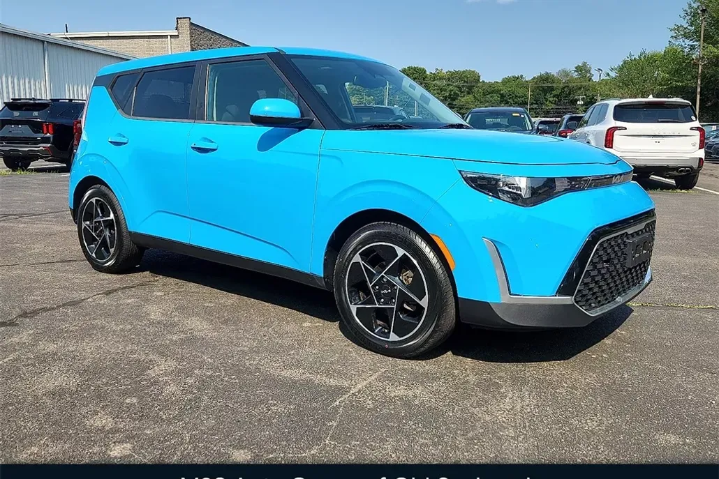 2023 Kia Soul EX photo 1