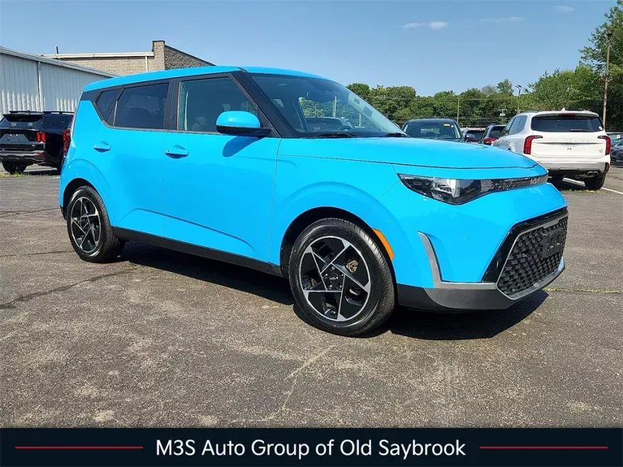 2023 Kia Soul EX photo 1