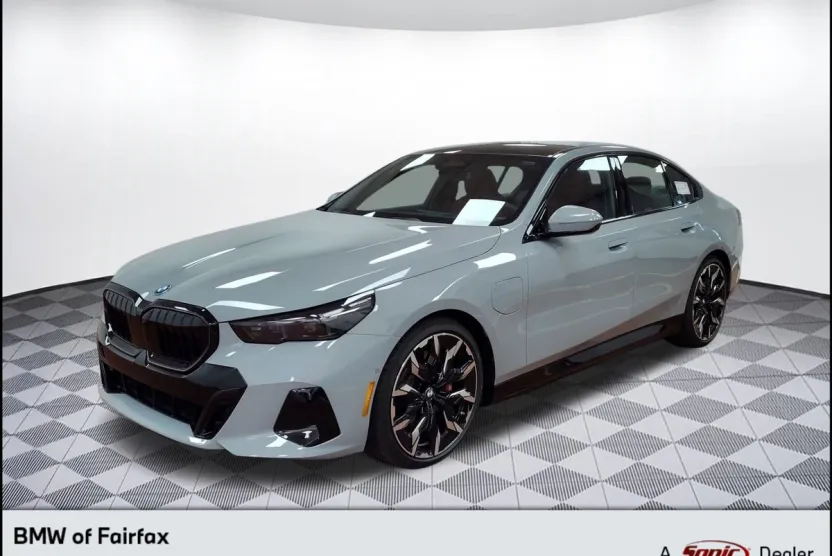 2026 Bmw 550e xDrive photo 1