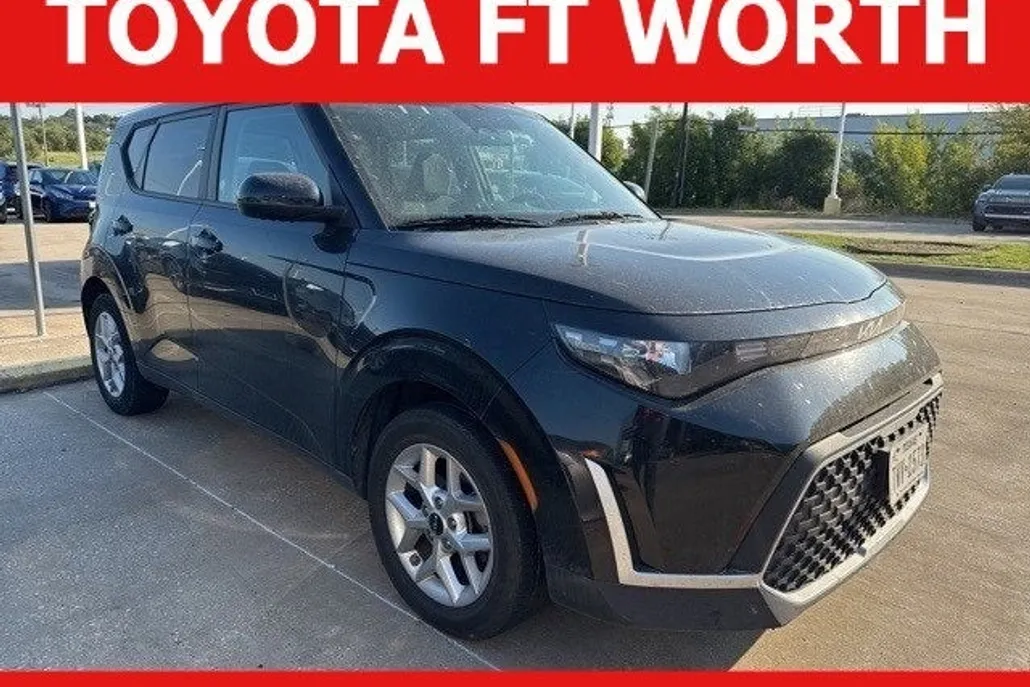 2024 Kia Soul LX photo 1