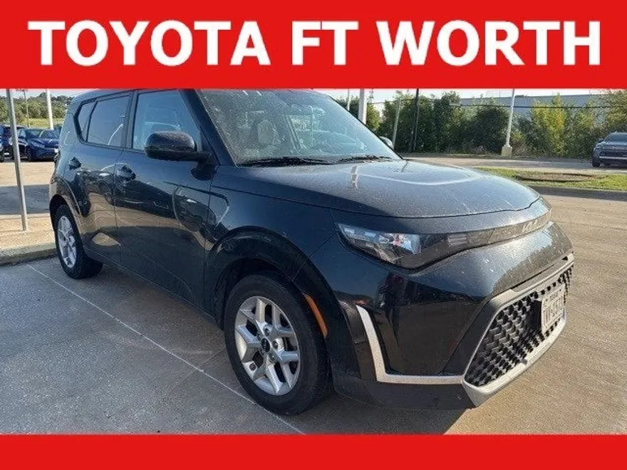 2024 Kia Soul LX photo 1