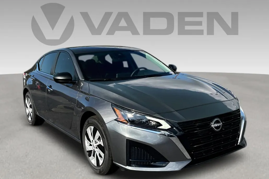 2025 Nissan Altima S photo 1