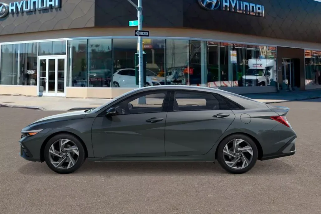 2025 Hyundai Elantra SEL Sport photo 1