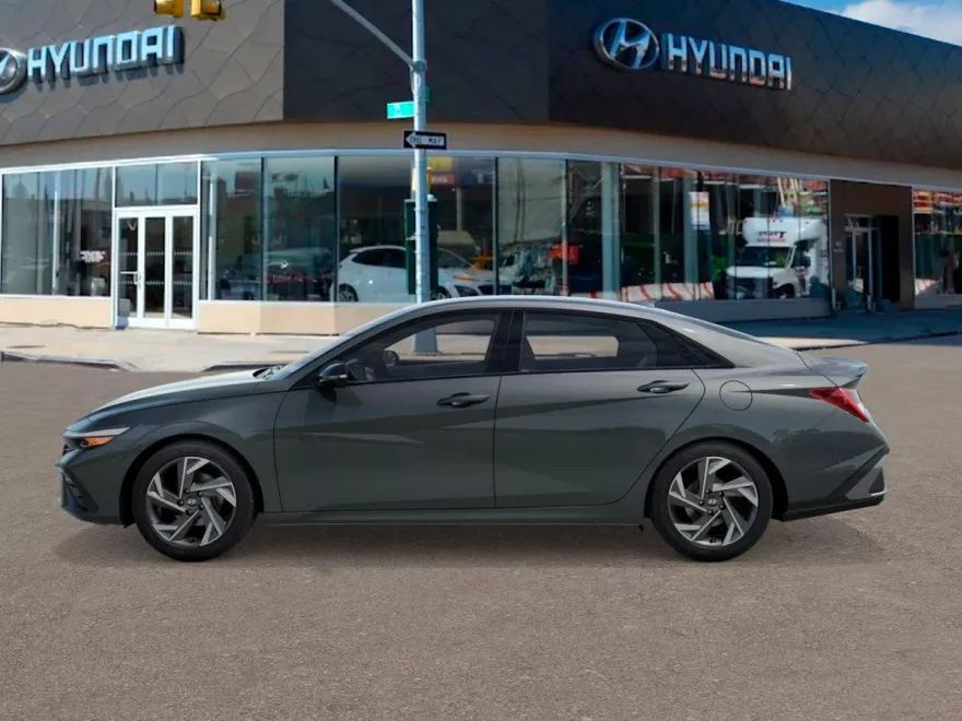 2025 Hyundai Elantra SEL Sport photo 1