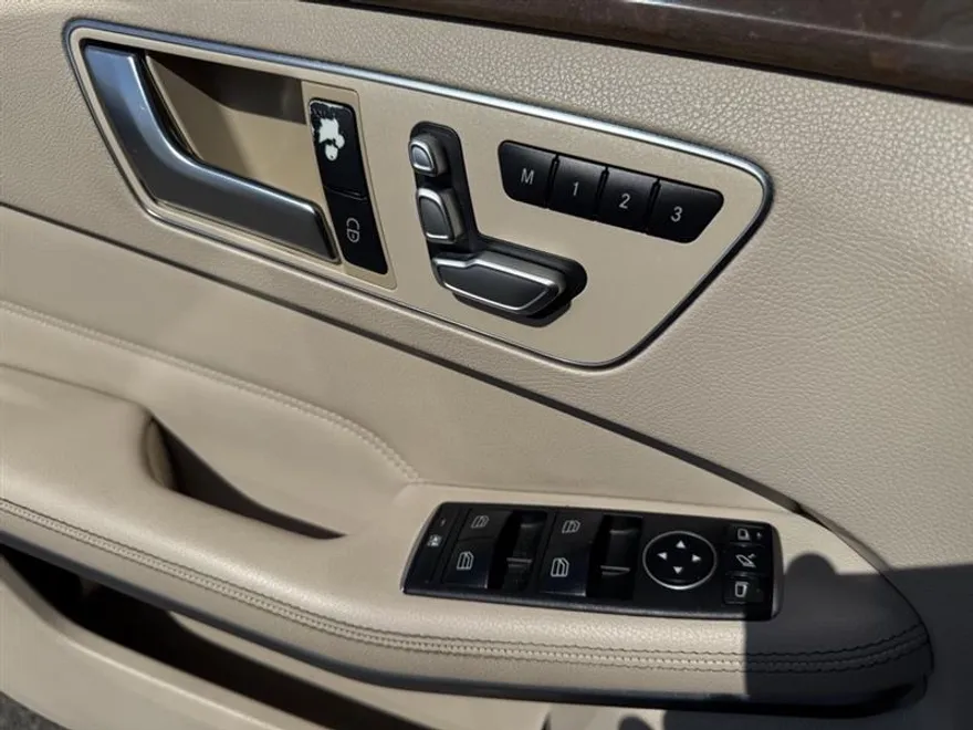 2015 Mercedes Benz E 350 photo 9