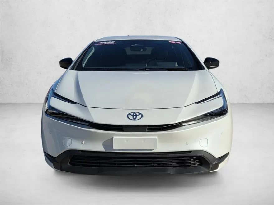 2024 Toyota Prius LE photo 1