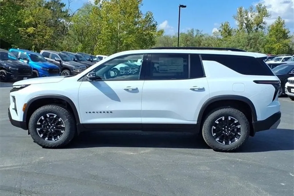 2026 Chevrolet Traverse Z71 photo 1