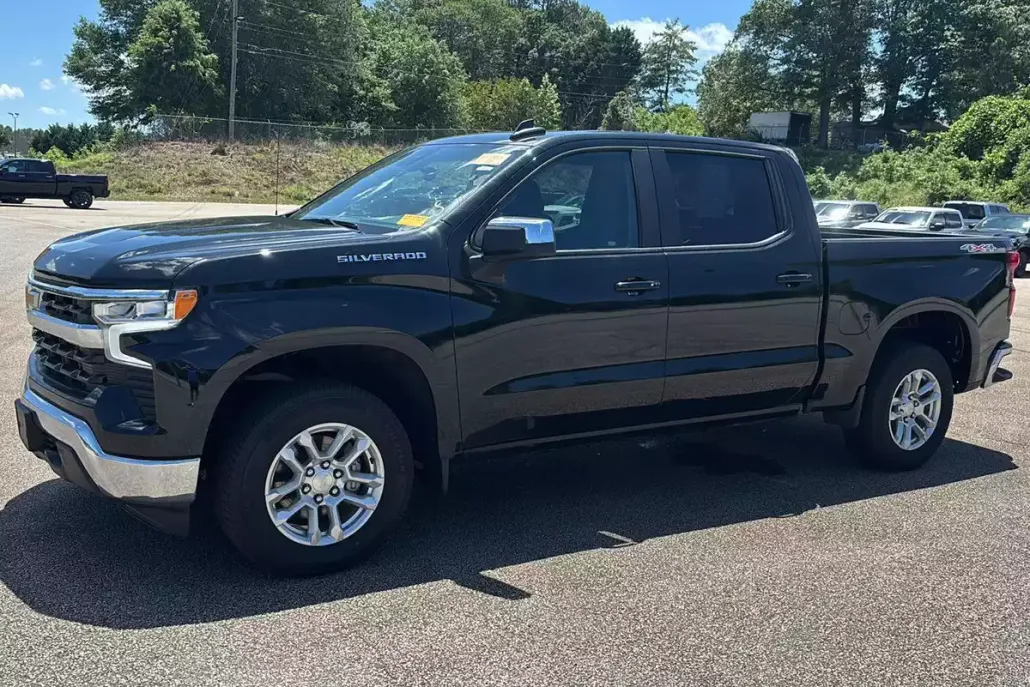 2024 Chevrolet Silverado 1500 LT photo 1