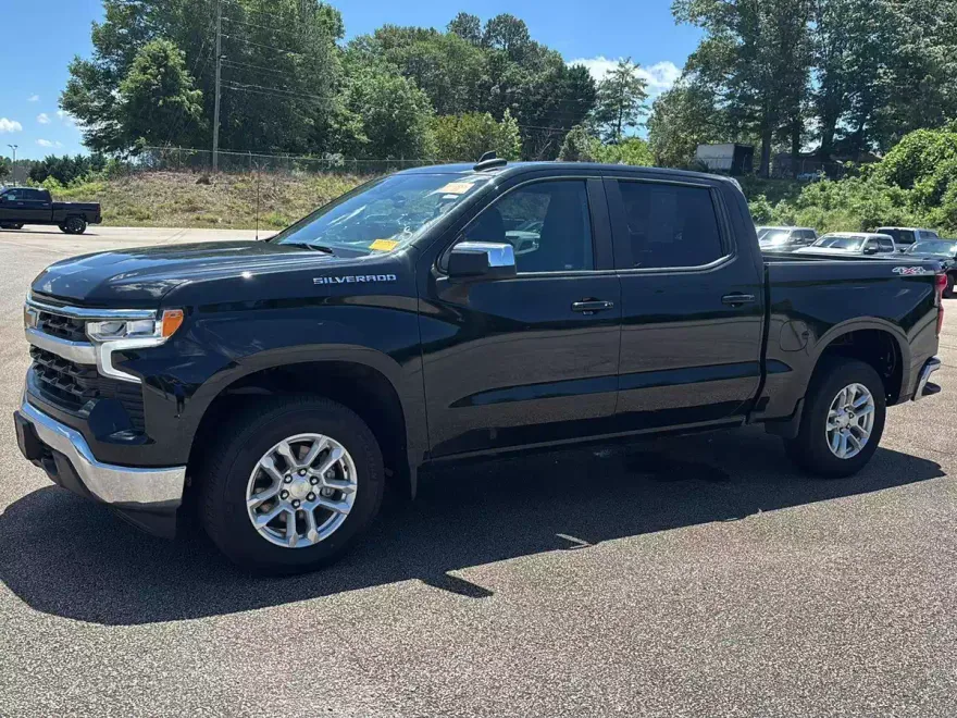 2024 Chevrolet Silverado 1500 LT photo 1