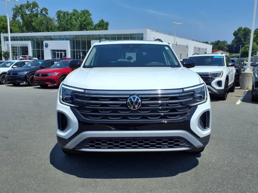 2025 Volkswagen Atlas Peak Edition SE photo 1