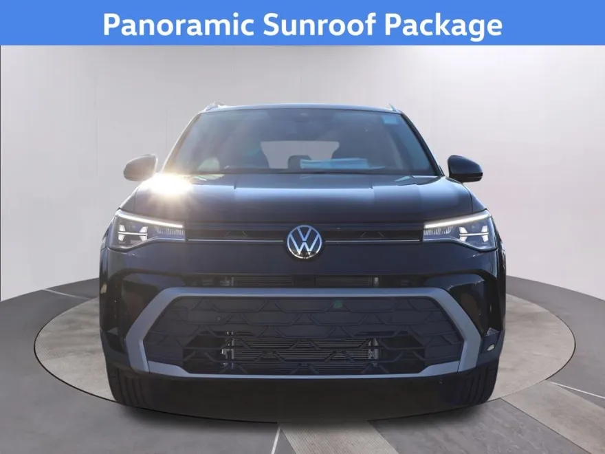 2025 Volkswagen Taos SE photo 1