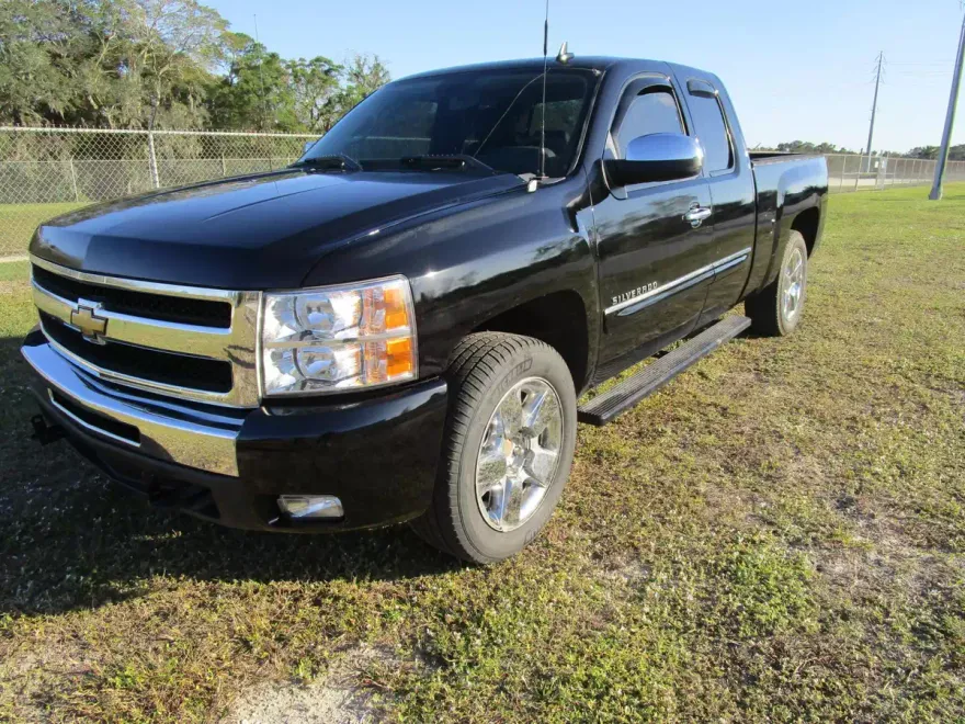 2011 Chevrolet Silverado LT photo 1