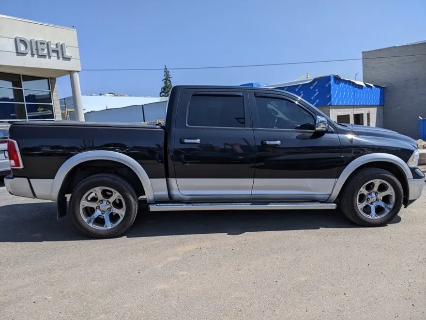 2017 Ram 1500 Laramie photo 1