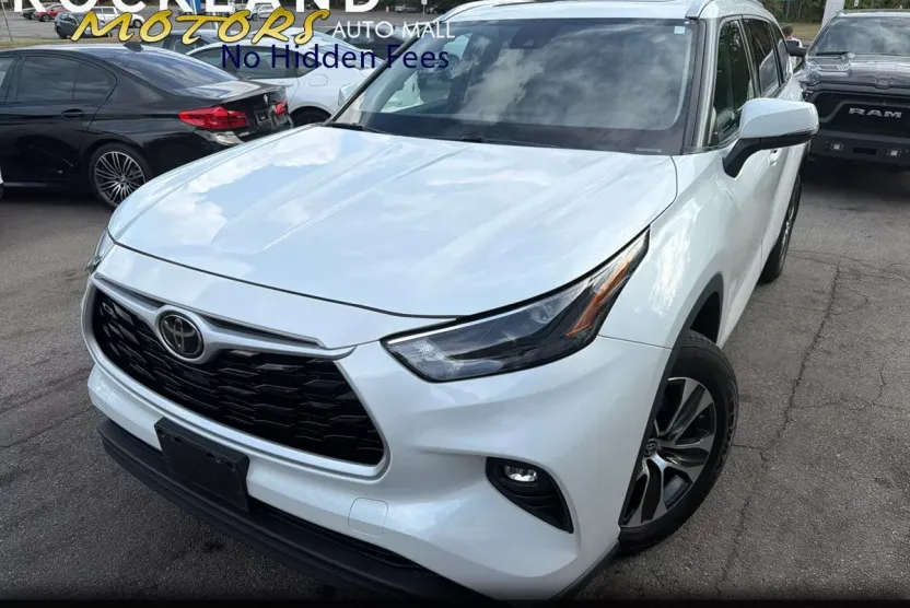 2022 Toyota Highlander XLE photo 1