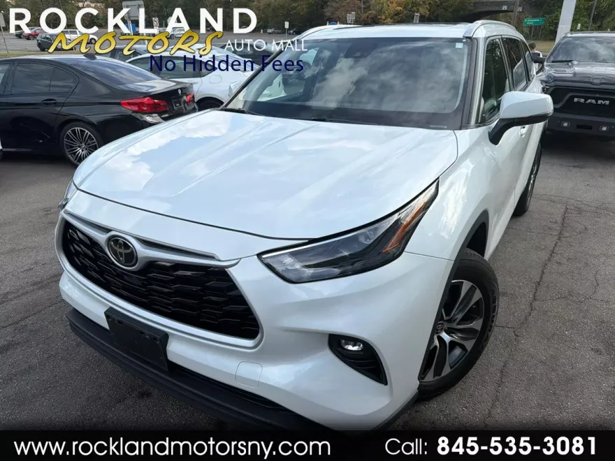 2022 Toyota Highlander XLE photo 1