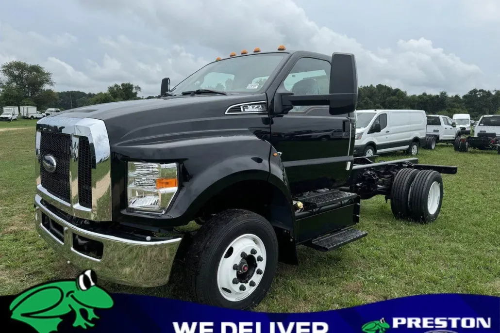 2025 Ford F-650 photo 1