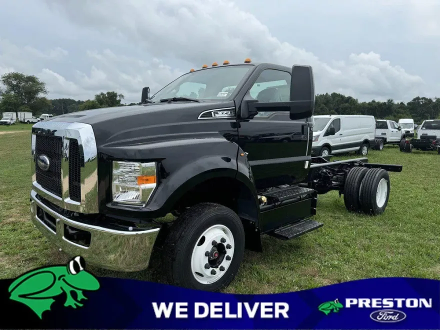 2025 Ford F-650 photo 1