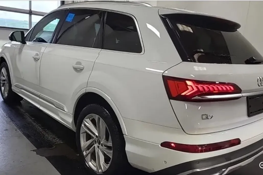 2022 Audi Q7 45 Premium photo 1