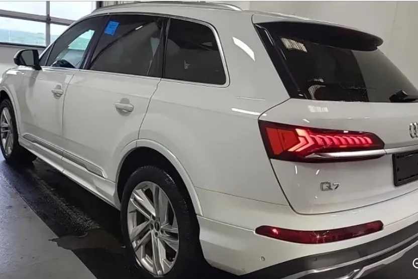 2022 Audi Q7 45 Premium photo 1