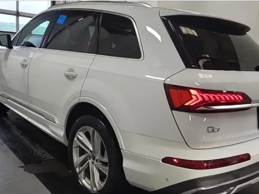2022 Audi Q7 45 Premium photo 1