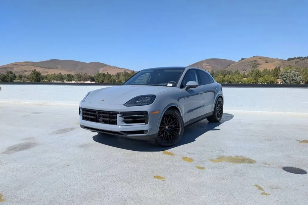 2025 Porsche Cayenne Coupe Base photo 1