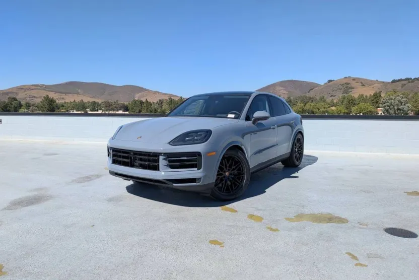 2025 Porsche Cayenne Coupe Base photo 1