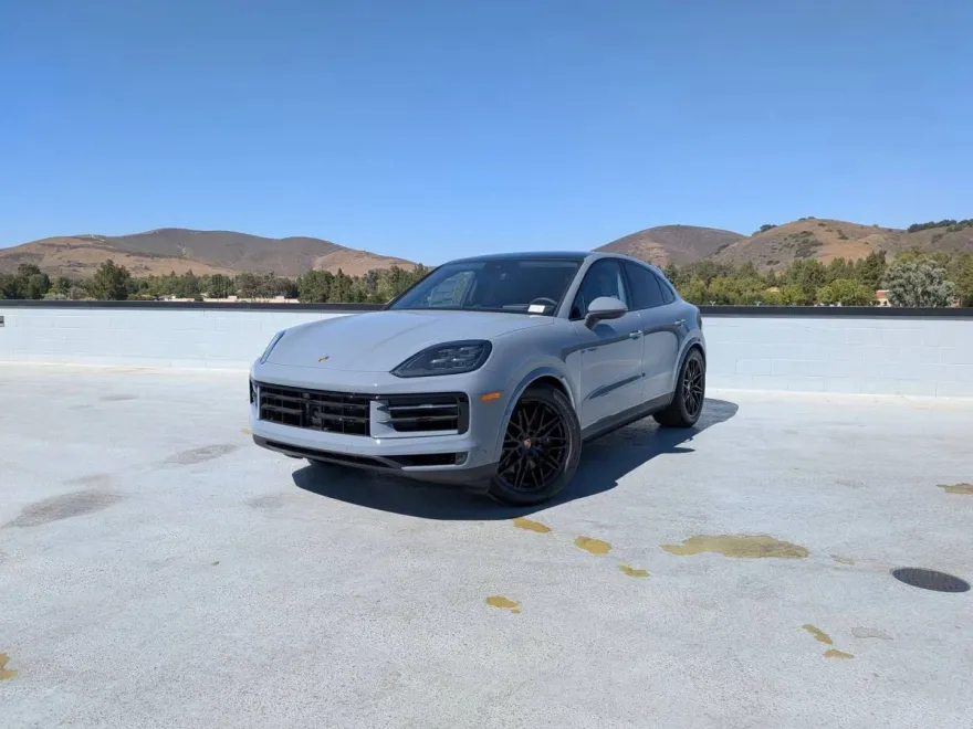 2025 Porsche Cayenne Coupe Base photo 1