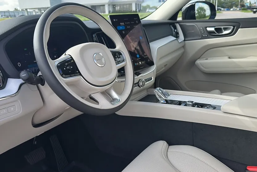 2026 Volvo XC60 T8 photo 1