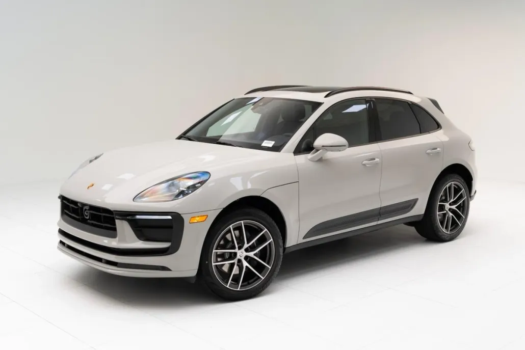 2025 Porsche Macan T photo 1