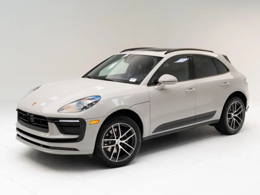 2025 Porsche Macan T photo 1