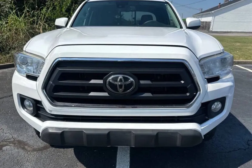 2020 Toyota Tacoma SR5 V6 photo 1